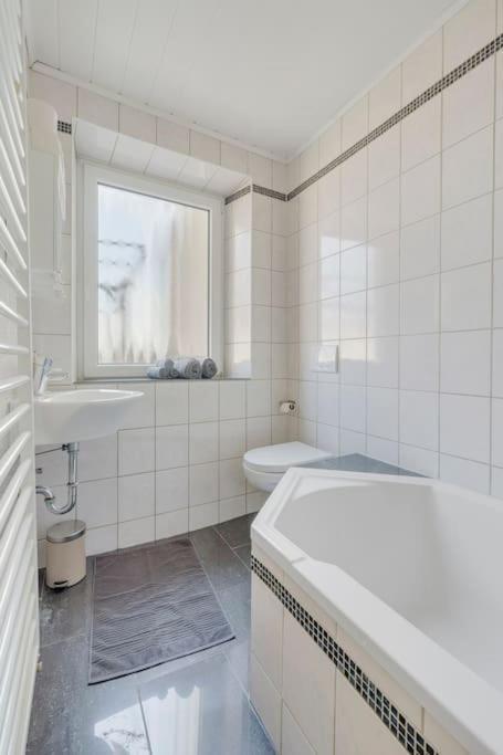 Tiny Apartment With Spacious Terrace On The Rhine Neuwied Exterior photo